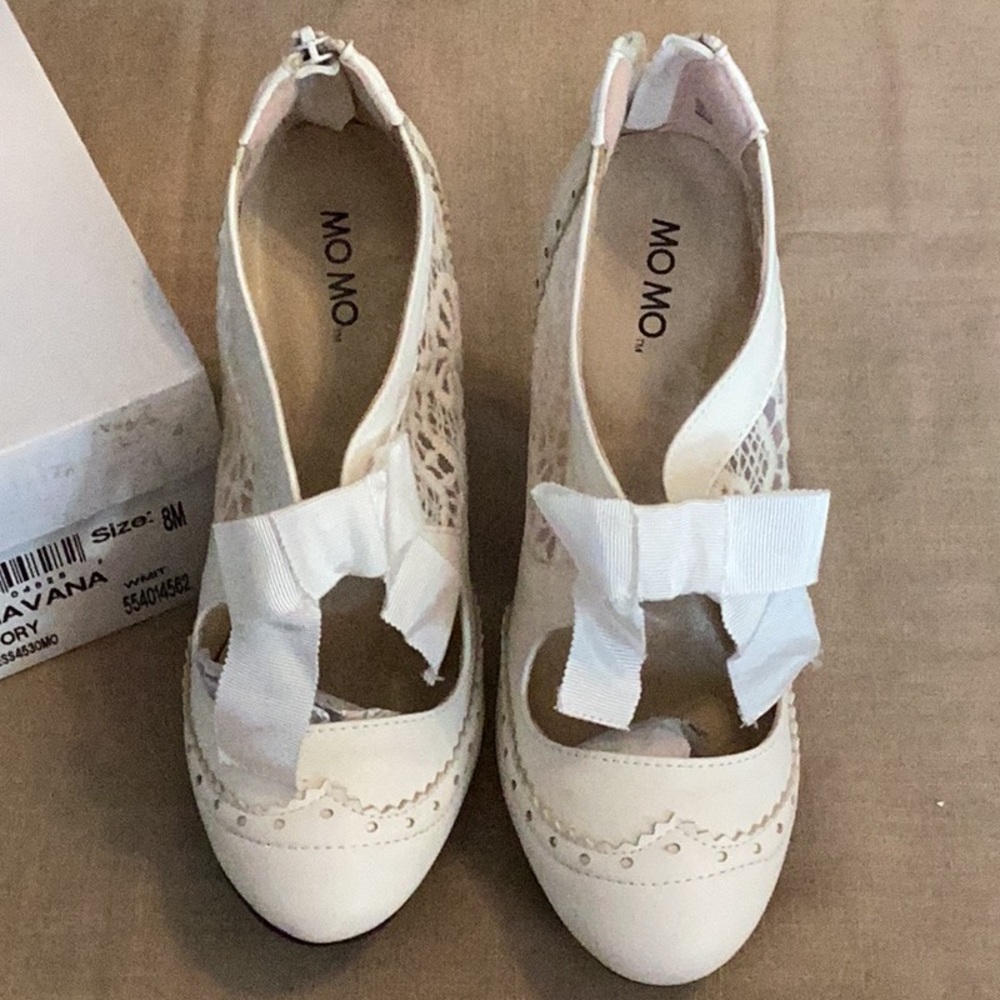 MO MO Women's Cream Lace HEELS